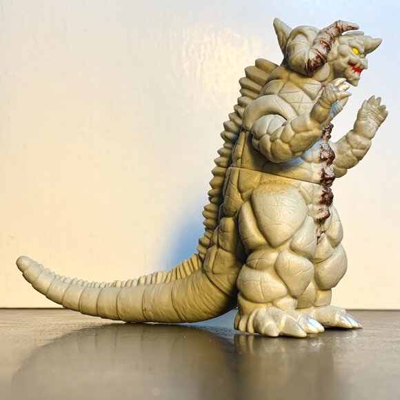 Bandai Kaiju Ultra Monster Series 500 #35 Silvergon Action Figure 2013 Ultraman - Picture 3 of 15